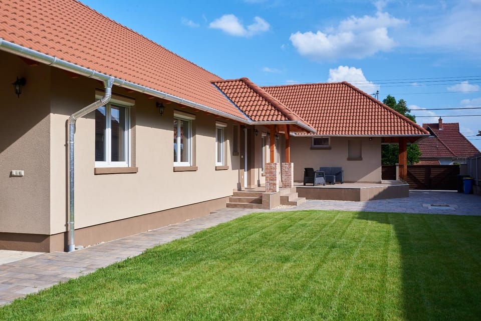 Property building, Garden, Garden view