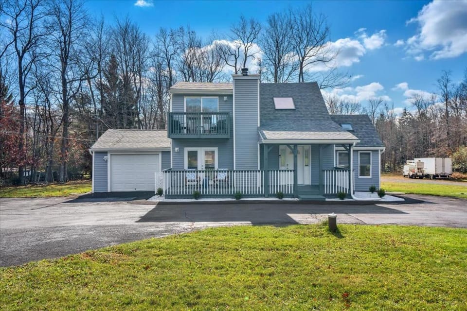 Heart of Pocono Mtn 3bd 2ba Gameroom Pocono Raceway House in Tunkhannock Township