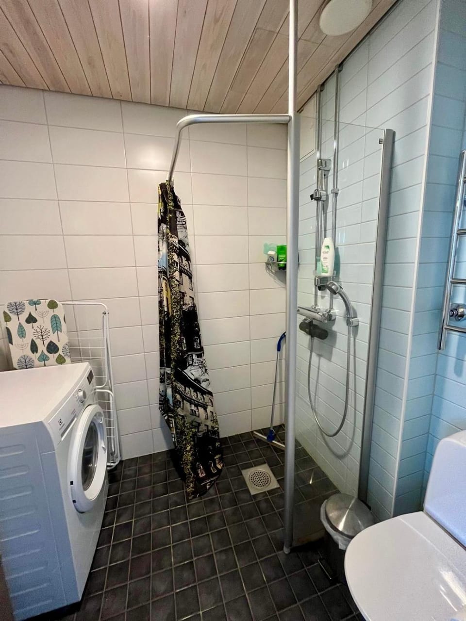 Bathroom, washing machine
