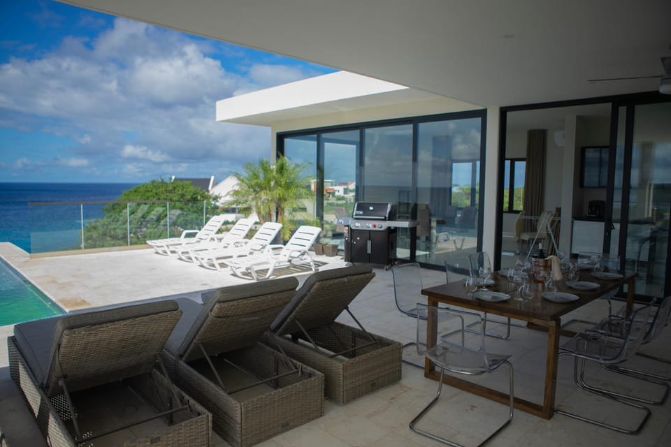 Oceanfront Private Pier waterfront Caribbean sea Villa Villa in Curaçao