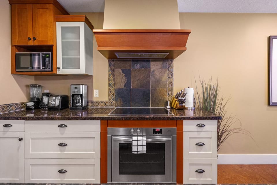 Coffee/tea facilities, Kitchen or kitchenette, minibar, pet friendly, stove, toaster