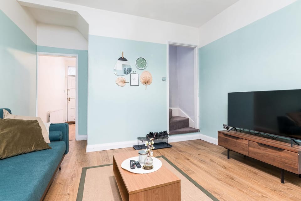 Communal lounge/ TV room, TV and multimedia, Living room, Seating area, Evening entertainment
