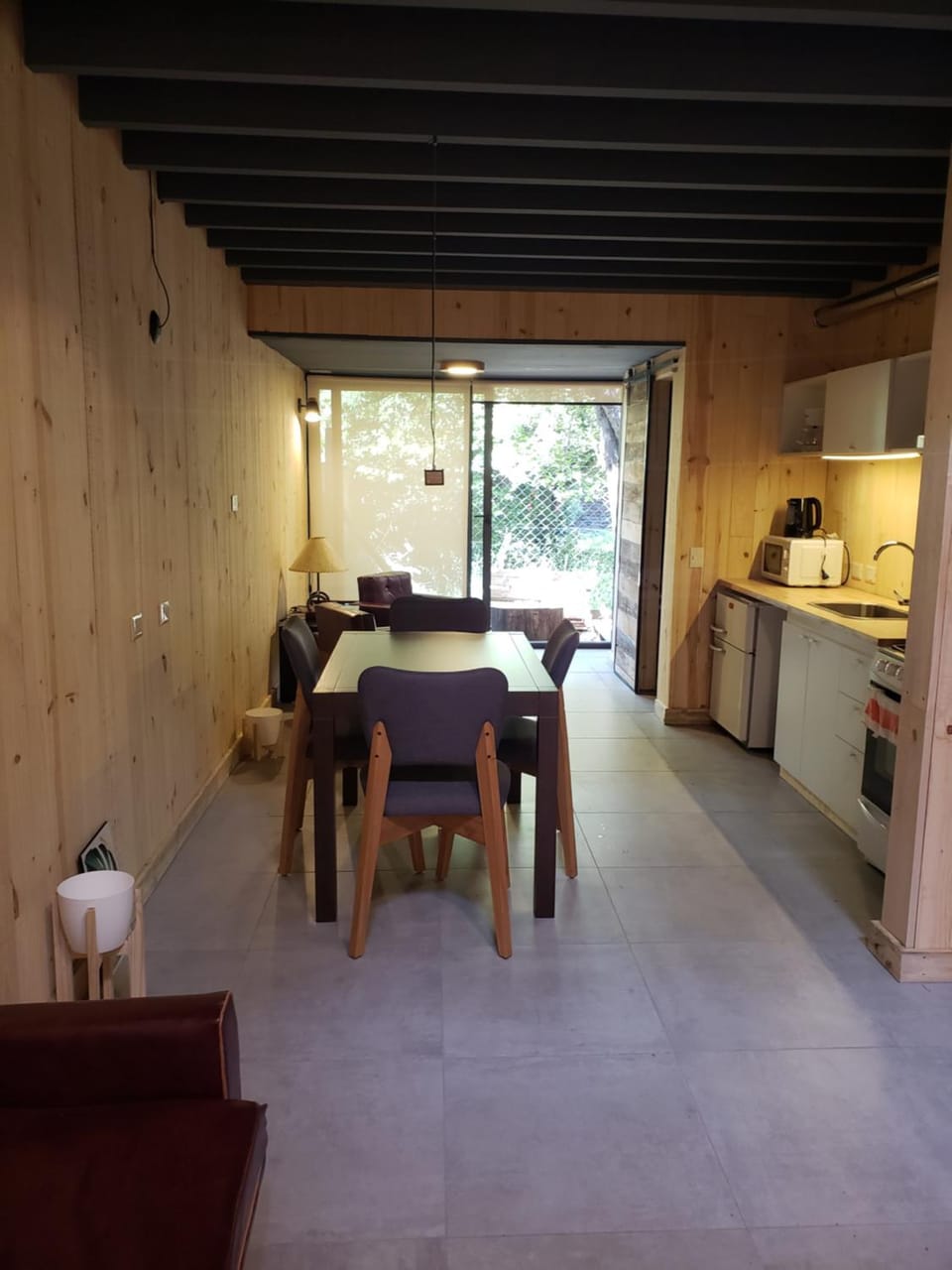 Kitchen or kitchenette, Dining area, minibar, pet friendly