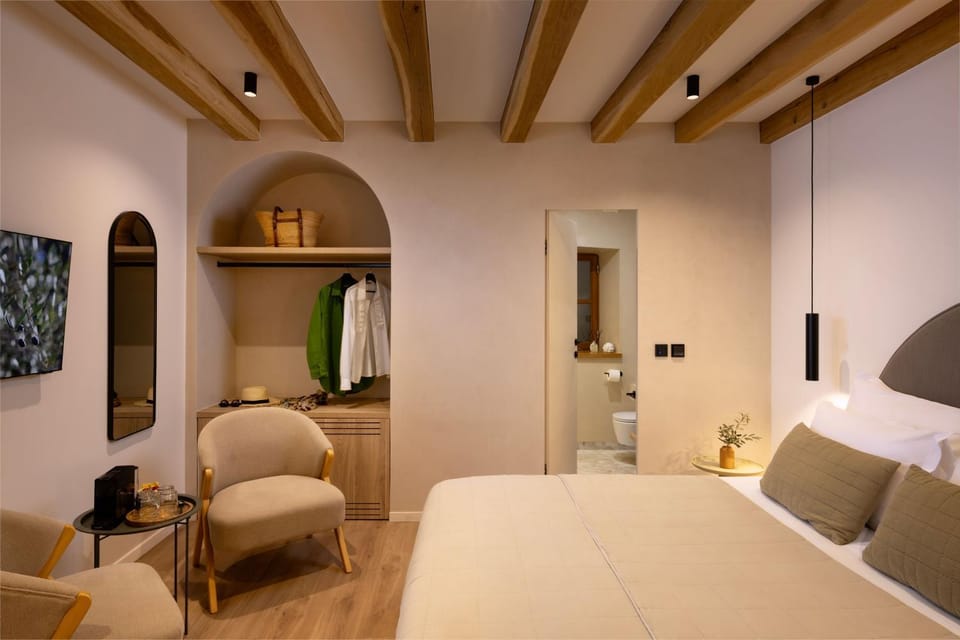 Coffee/tea facilities, Seating area, Bedroom, wardrobe