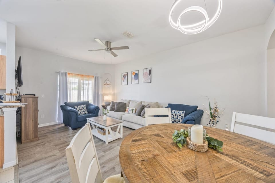 Cozy Stylish Townhome House in Four Corners