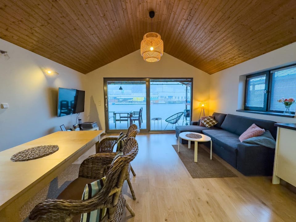TV and multimedia, Balcony/Terrace, Living room, Photo of the whole room, Seating area, Dining area