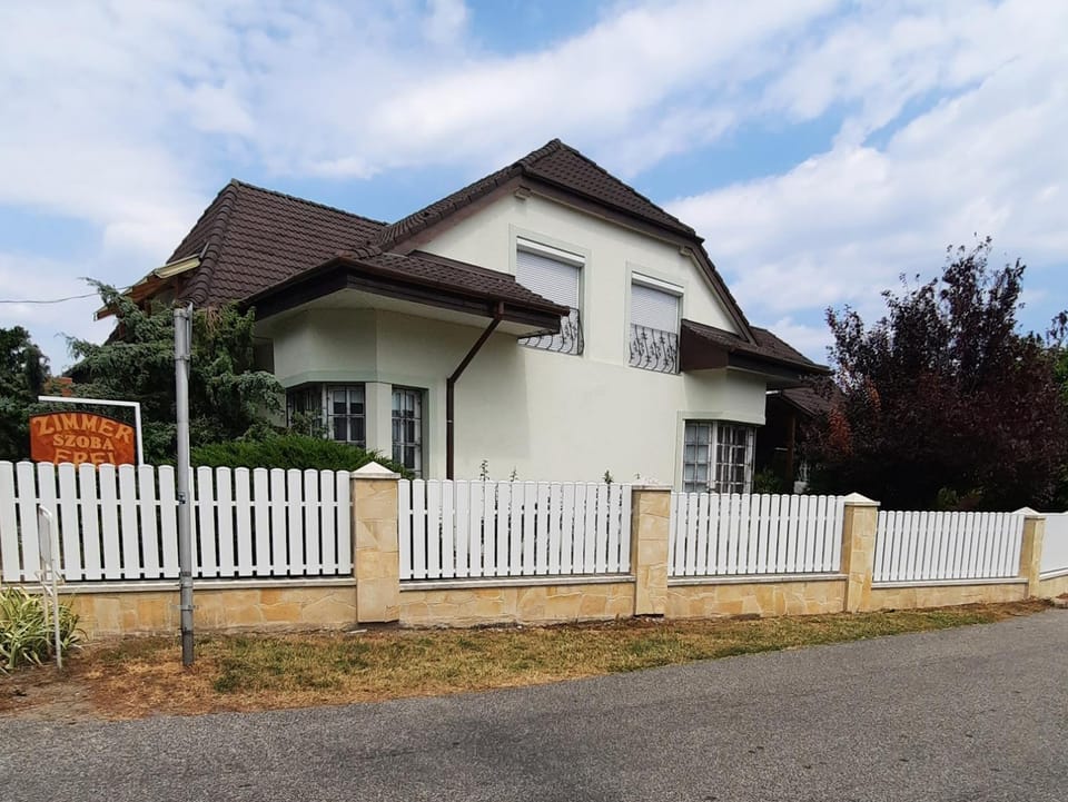 Leander Vendeghaz Bed and Breakfast in Hungary