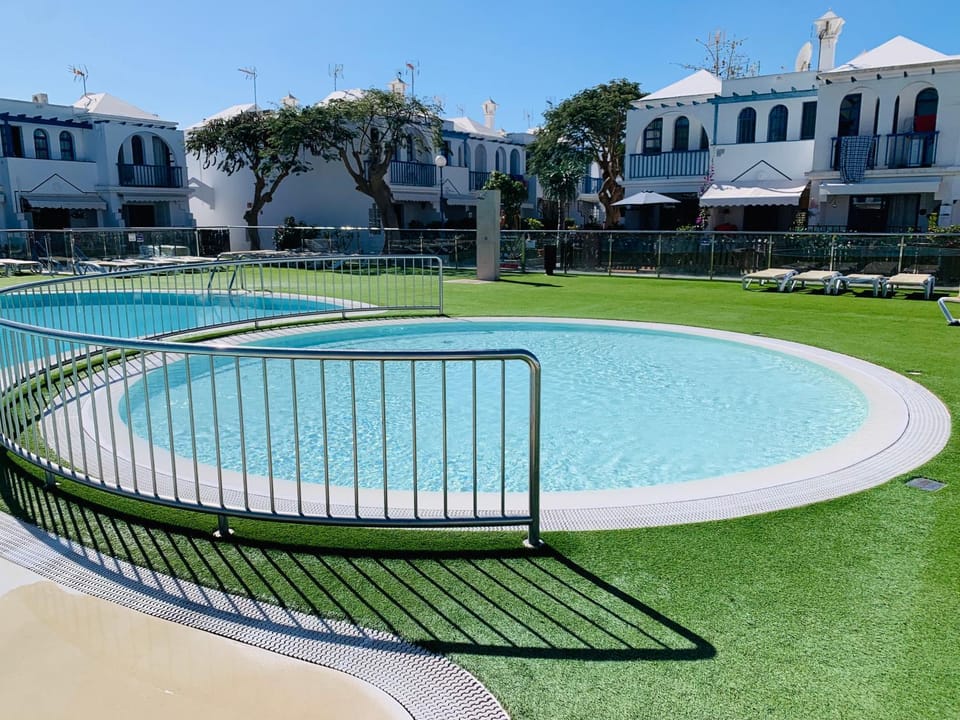 Property building, Day, Garden, Garden view, Pool view, Swimming pool, sunbed