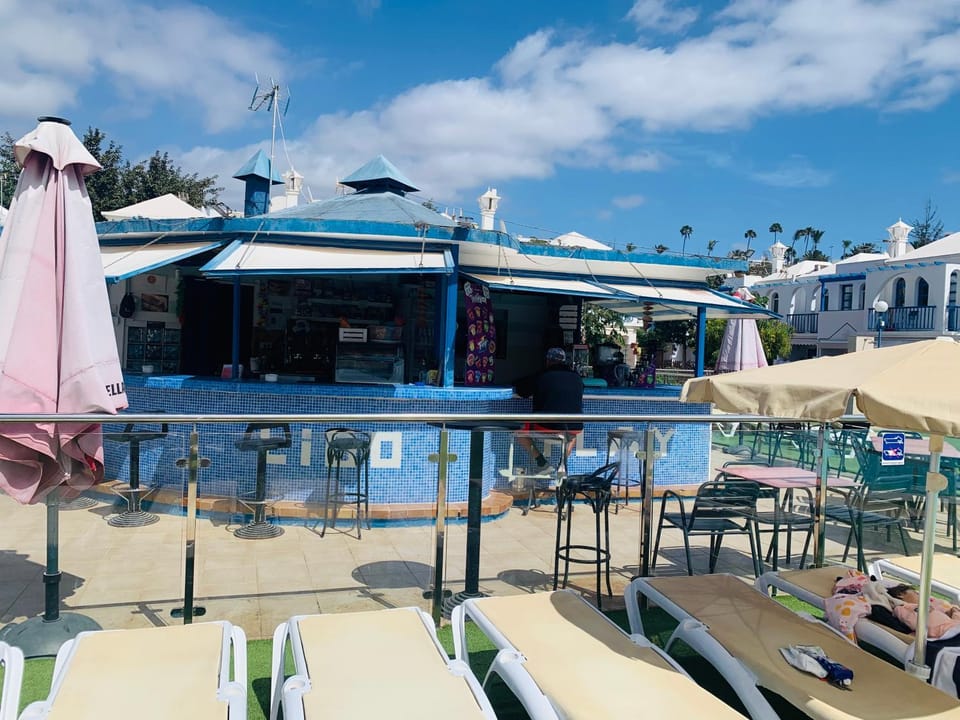 Restaurant/places to eat, Swimming pool