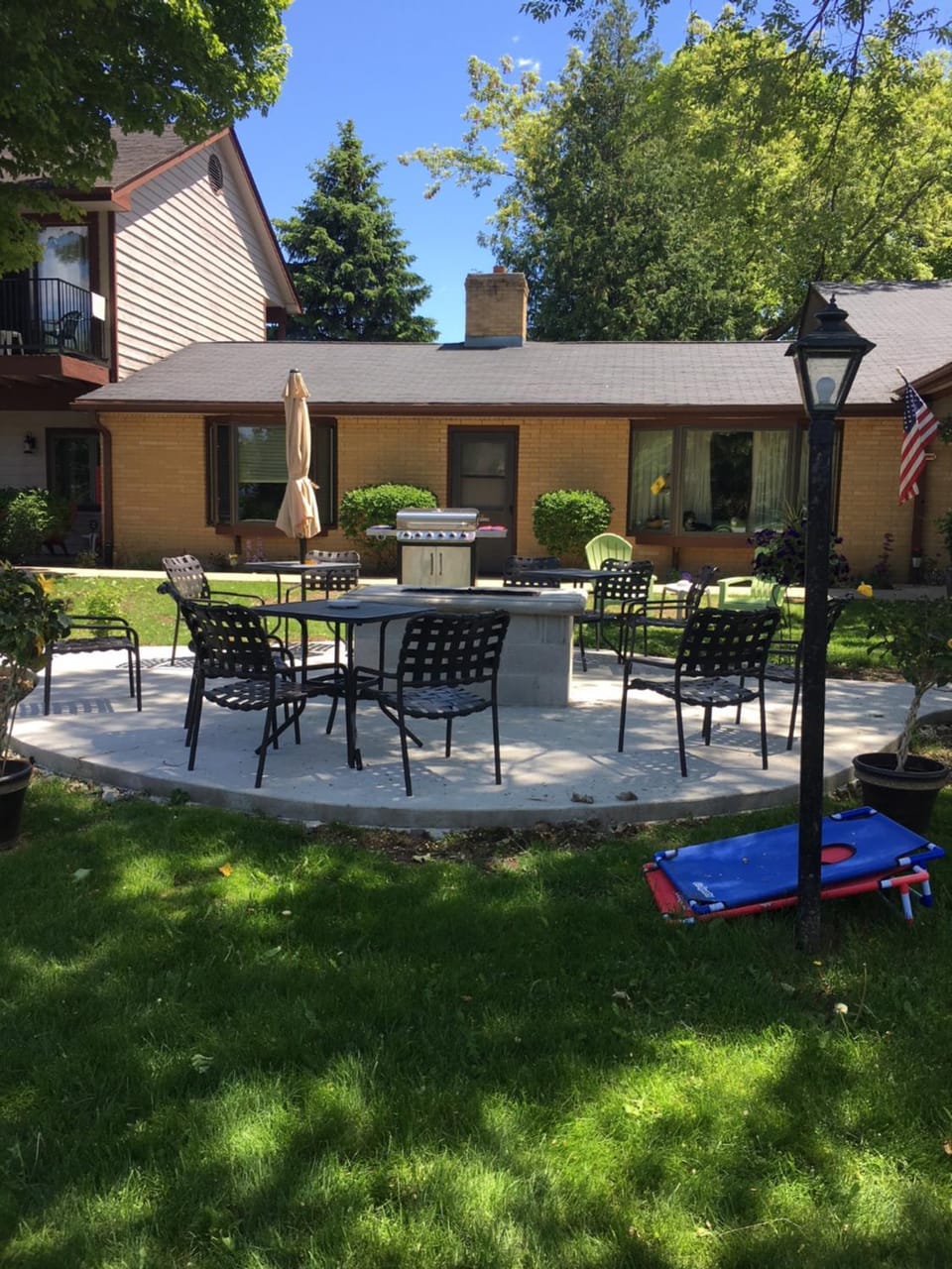 Patio, Restaurant/places to eat, Spring, Natural landscape, Summer, BBQ facilities, Garden, Beach, Evening entertainment, Autumn, Lake view, Supermarket/grocery shop, Shopping Area, Quiet street view