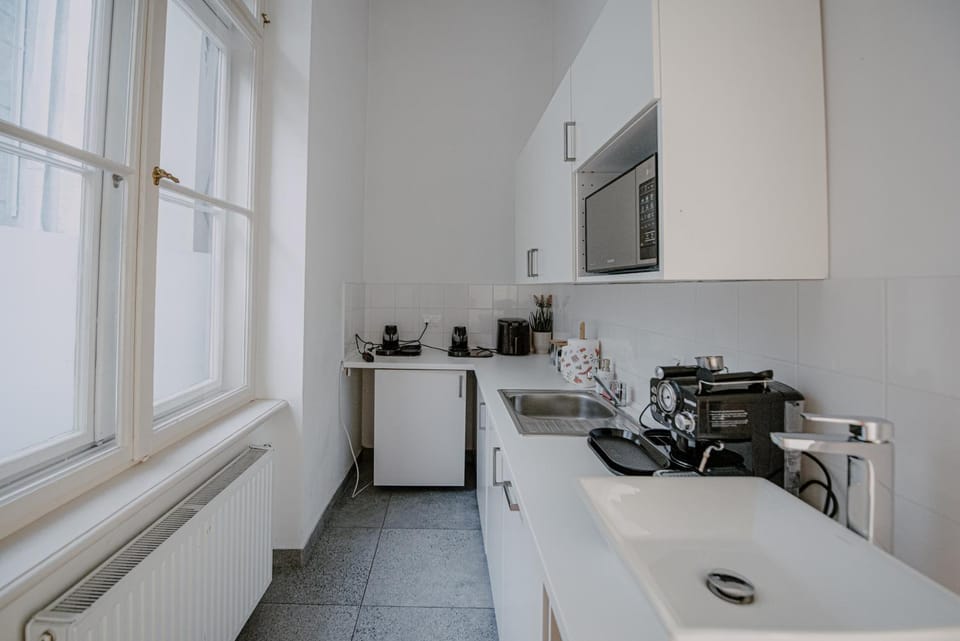 Piotrkowska 77 4 separete Bedrooms 4 osobne pokoje z osobna łazienką i kuchnią na korytarzu Apartment in Masovian Voivodeship