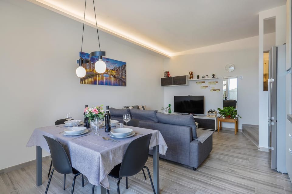 Communal lounge/ TV room, TV and multimedia, Living room, Seating area, Dining area, Evening entertainment