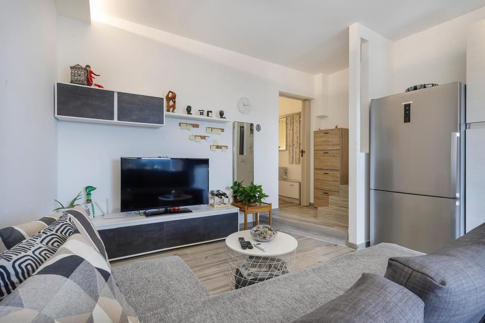 Communal lounge/ TV room, TV and multimedia, Kitchen or kitchenette, Living room, Seating area, Evening entertainment, oven