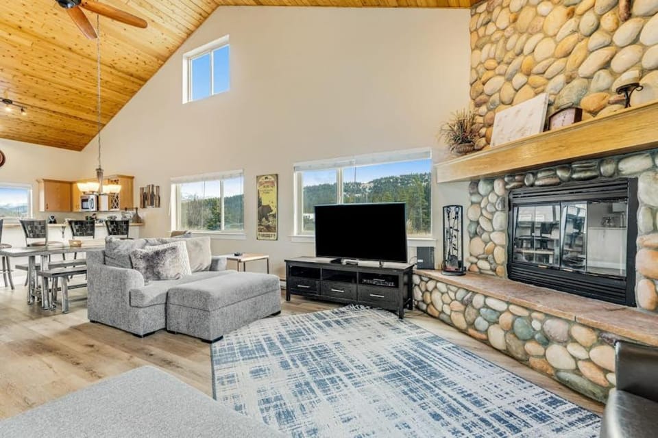 Meadows & Mountains House in Big Sky