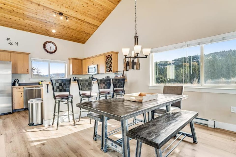 Meadows & Mountains House in Big Sky