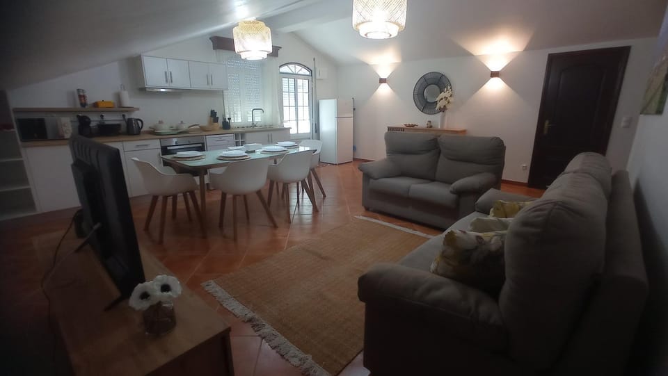 Kitchen or kitchenette, Living room, Seating area, Dining area, minibar, pet friendly, stove