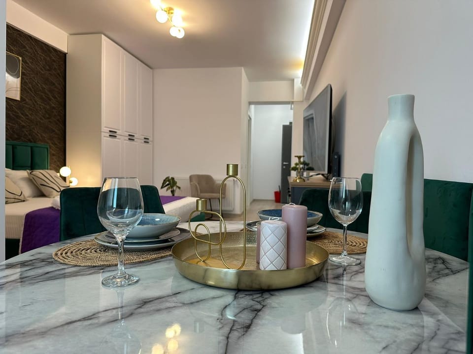 Living room, Food and drinks, Seating area, Dining area, Drinks, Alcoholic drinks
