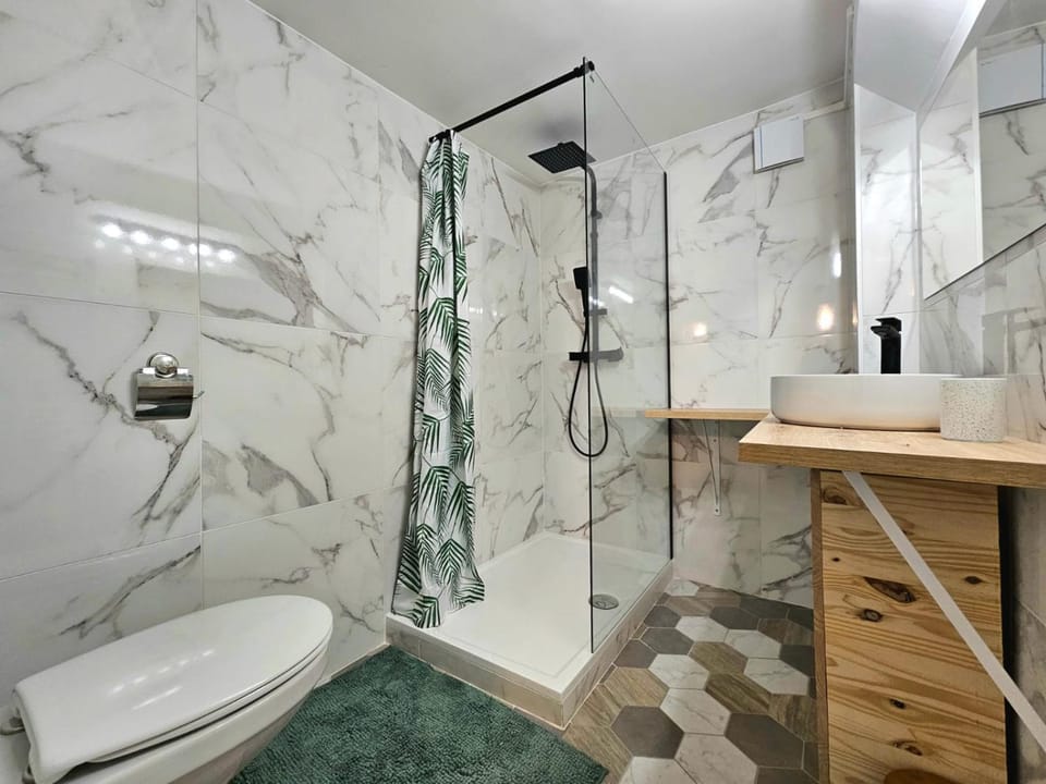 Shower, Toilet, Bathroom