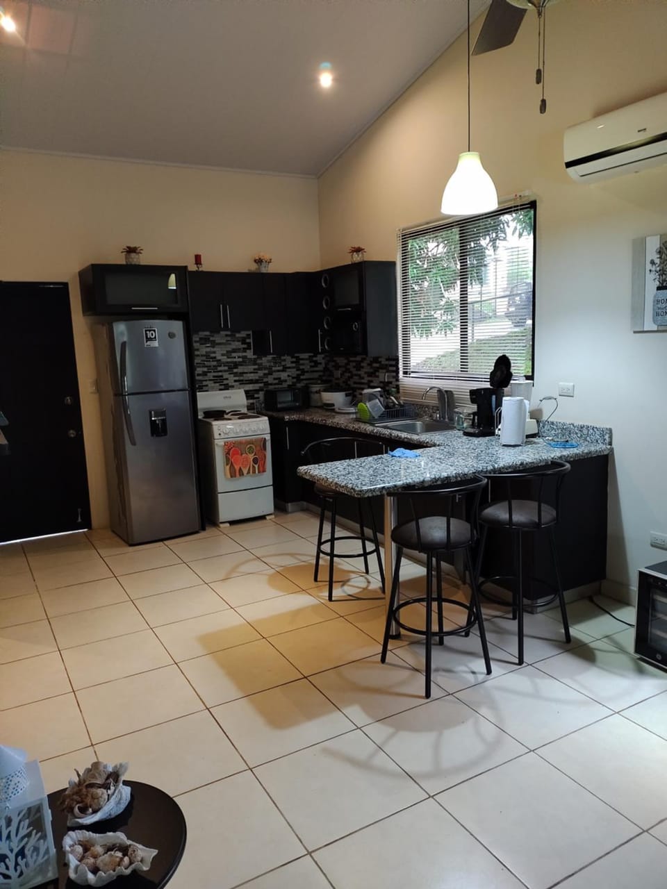 Kitchen or kitchenette, Dining area, air conditioner
