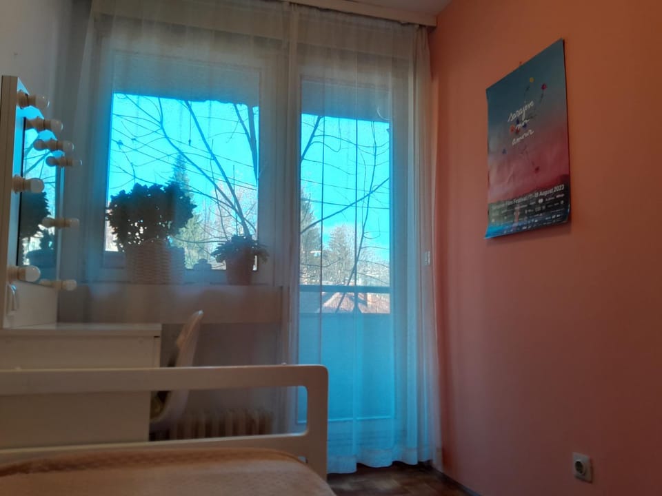 Cosy single room with balcony in top location Vacation rental in Sarajevo