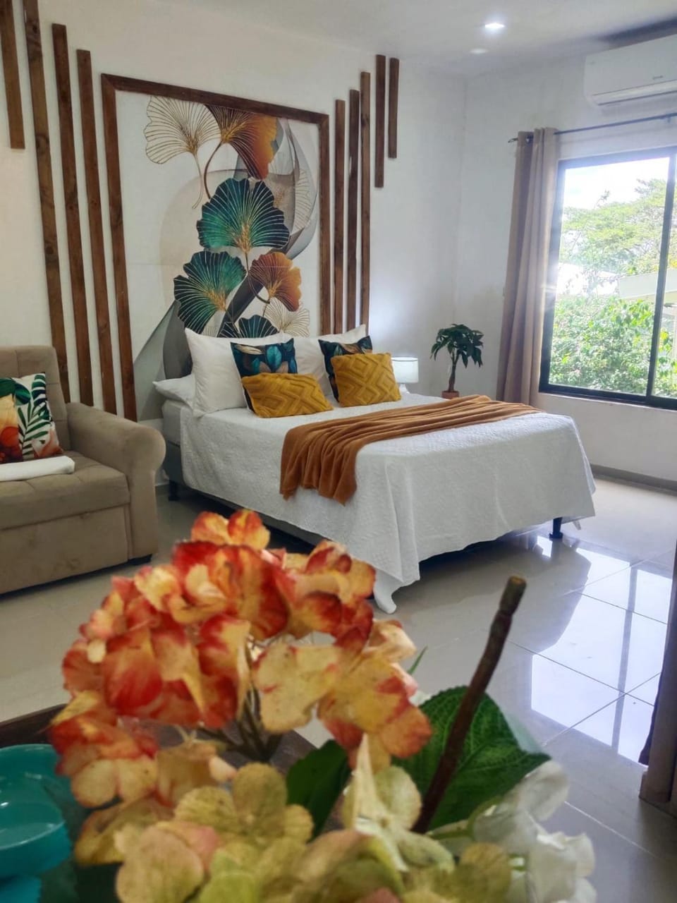 Bed, Photo of the whole room, Bedroom