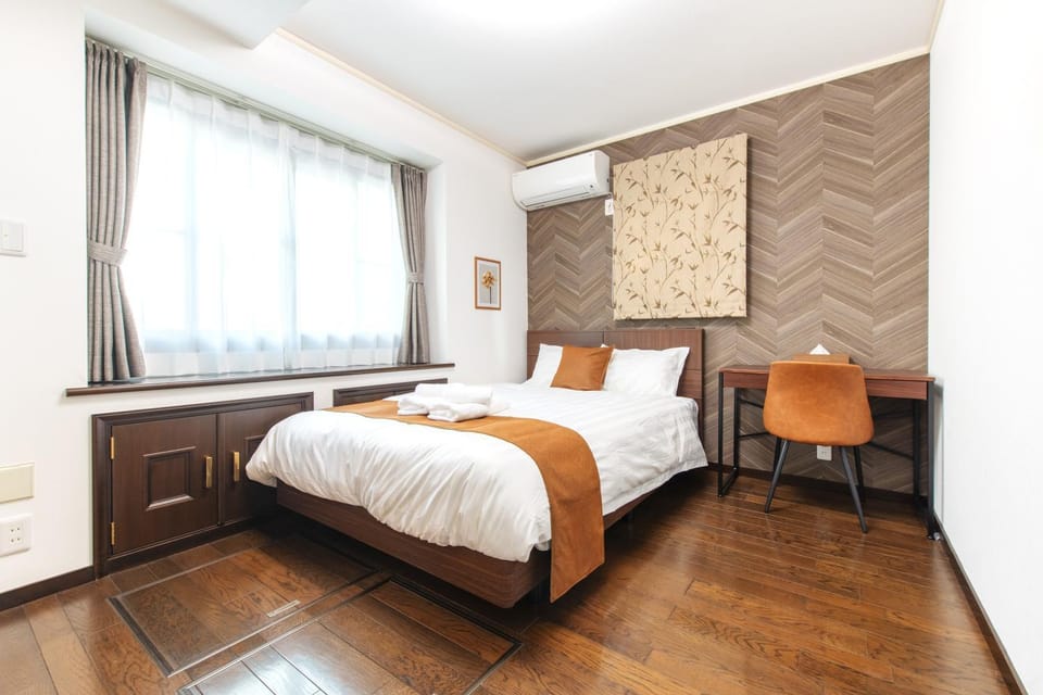Bed, Photo of the whole room, Bedroom