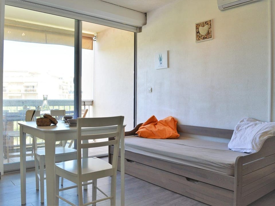 Studio climatisé avec terrasse et parking - 4 couchages - Le Lavandou - FR-1-251-518 Apartment in Le Lavandou