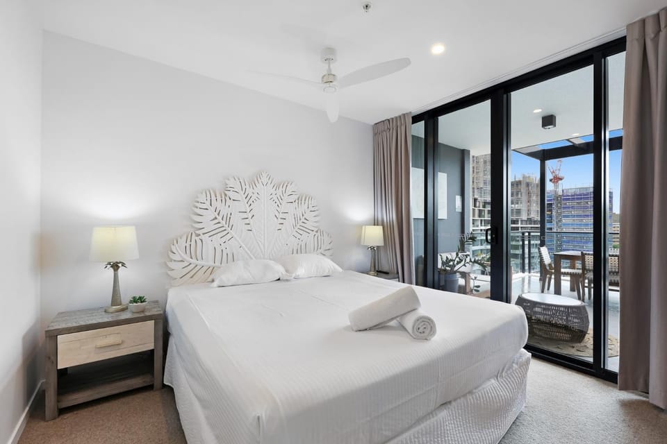 Luxe Beachfront 2-Bed With Gym Pool & Views Apartment in Burleigh Heads