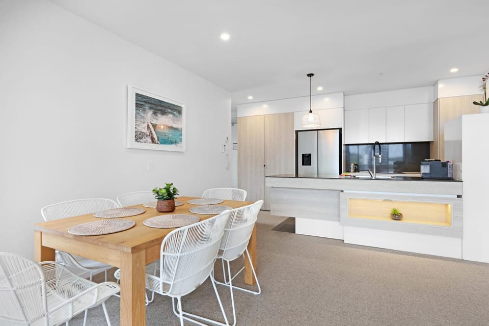 Luxe Beachfront 2-Bed With Gym Pool & Views Apartment in Burleigh Heads