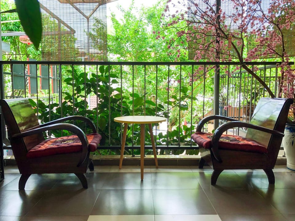 Patio, Garden, View (from property/room), Balcony/Terrace, Seating area, Dining area, Garden view