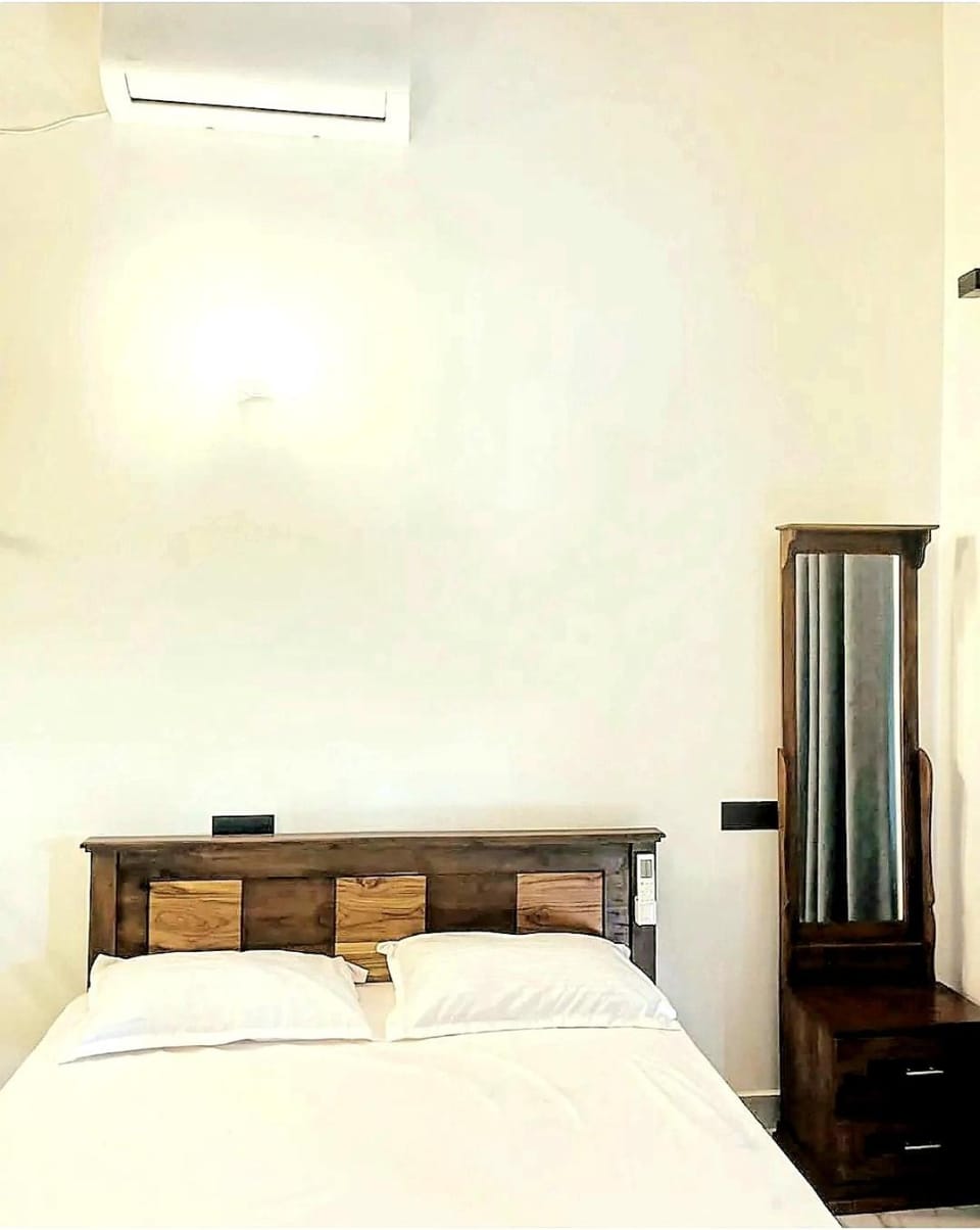 Sandy beach bloom Bed and Breakfast in Mirissa
