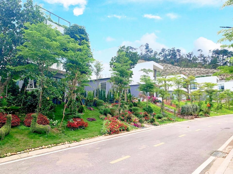 Neighbourhood, Natural landscape