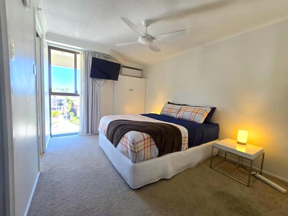 Deluxe Two Bedroom Apartment with Ocean Views Apartment in Coolum Beach