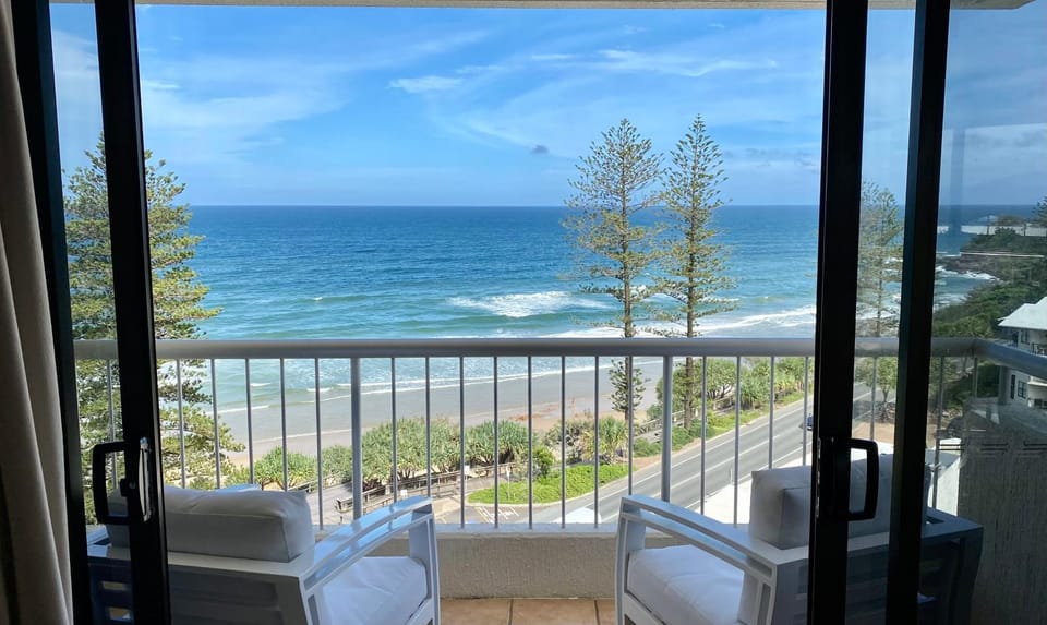 Deluxe Two Bedroom Apartment with Ocean Views Apartment in Coolum Beach