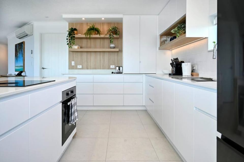 Stylish Tasteful Maroochy Escape Apartment in Maroochydore
