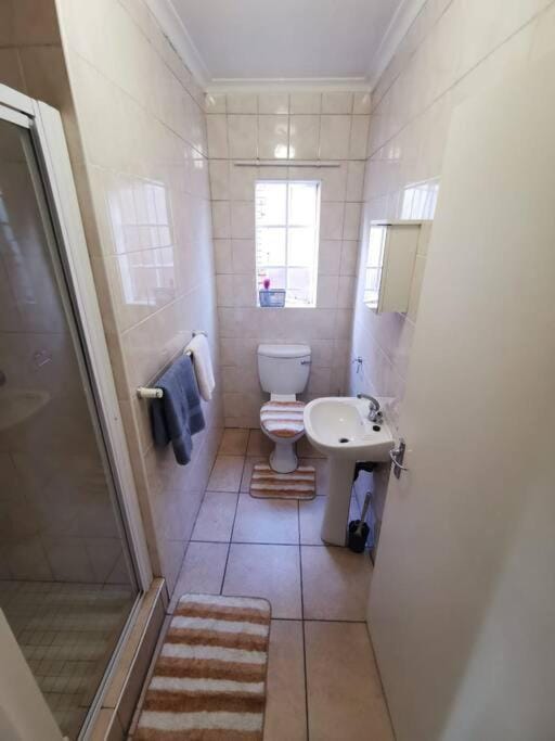 Shower, Toilet, towels