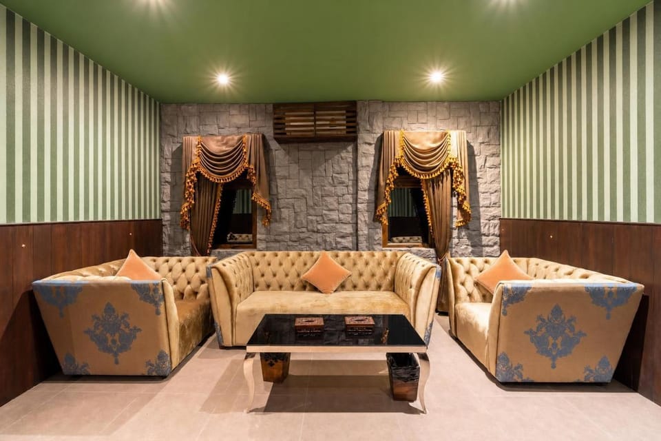 Living room, Seating area