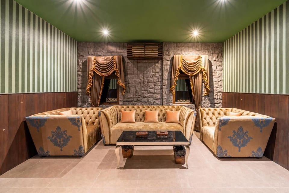 Living room, Seating area