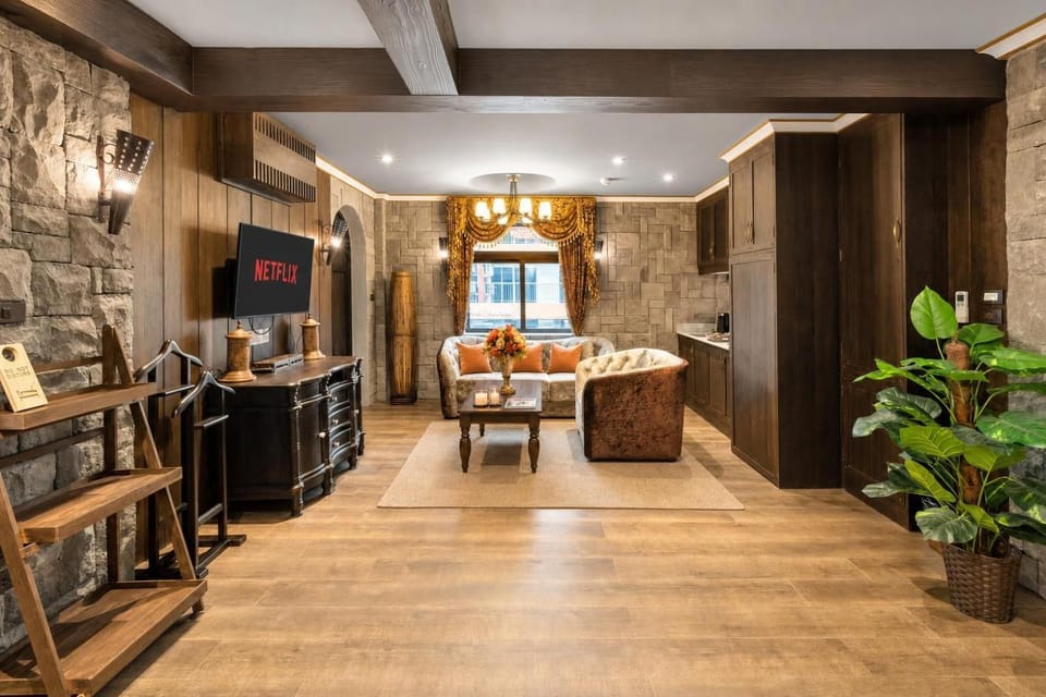 TV and multimedia, Kitchen or kitchenette, Seating area