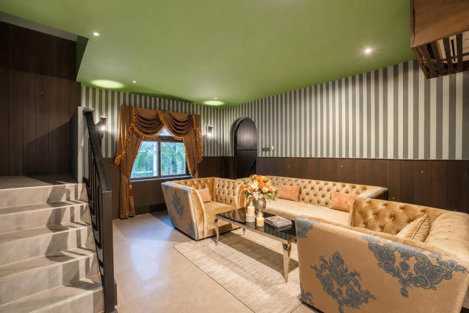Living room, Seating area