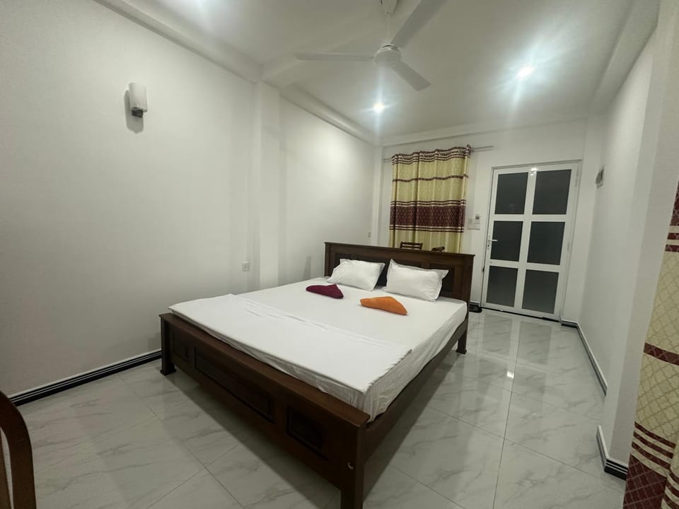 Mirissa Diamond Beach Villa Bed and Breakfast in Kamburugamuwa