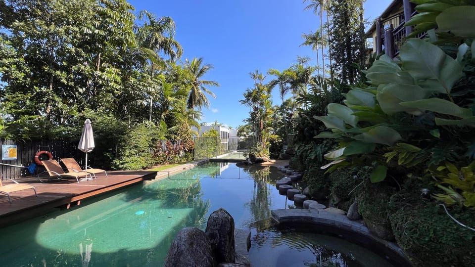 Property building, Day, Natural landscape, Garden, Tennis court, Pool view, Swimming pool, sunbed