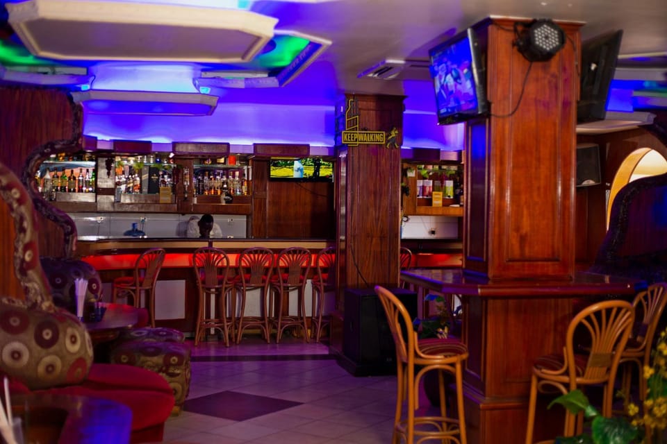 Lounge or bar, Food and drinks, Drinks