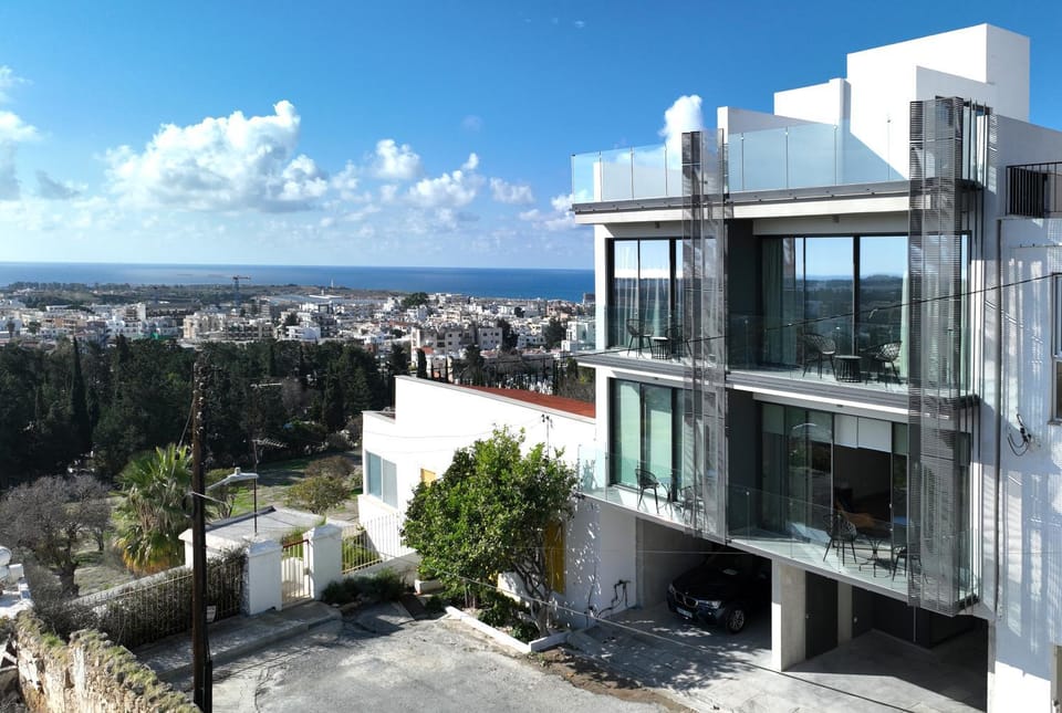 Property building, Balcony/Terrace, Sea view