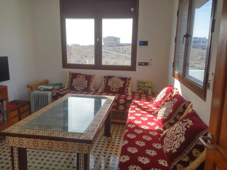 Communal lounge/ TV room, TV and multimedia, Living room, Seating area, Dining area