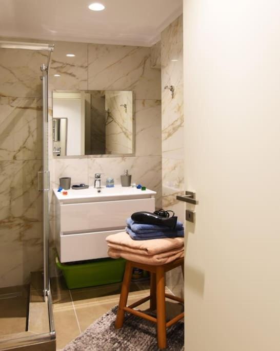 Bathroom, towels