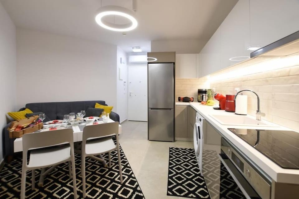 Dining area, pet friendly, stove