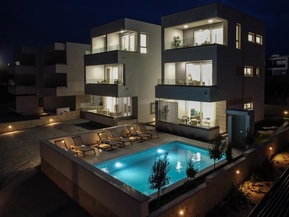 Property building, Swimming pool
