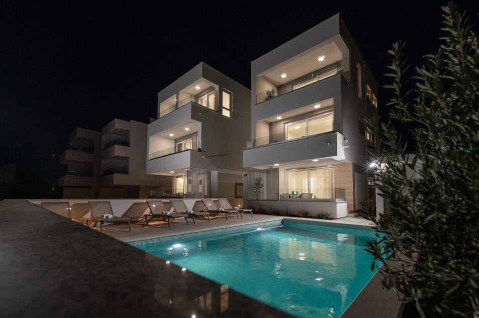 Property building, Swimming pool