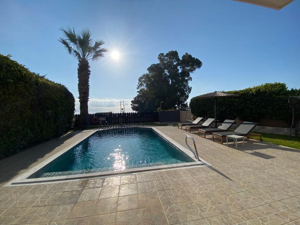 Day, Natural landscape, Pool view, Swimming pool, sunbed